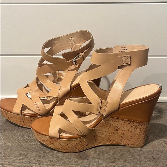 Guess Hennele Sandals Size 9.5 ***CLEARANCE*** - Picture 2 of 7